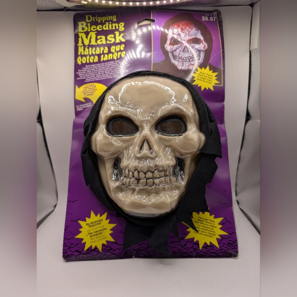 Vintage Skull Mask Bleeding Dripping Blood Heart Pump Halloween Fun World 90’s